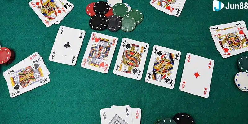 Thứ Tự Bài Poker - Những Điều Mà Tân Thủ Nhất Định Phải Nắm